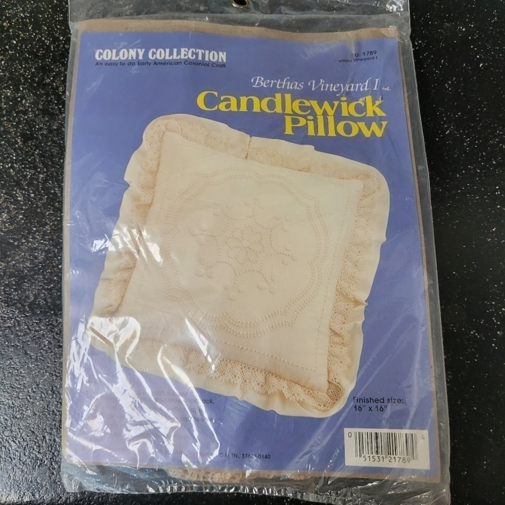 Colony Collection Berthas Vineyard I Candlewick Pillow Kit 16x16 #1789 New